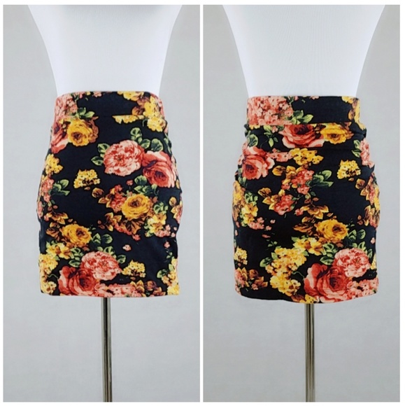 FOREVER 21 Mini Skirt - Picture 1 of 3